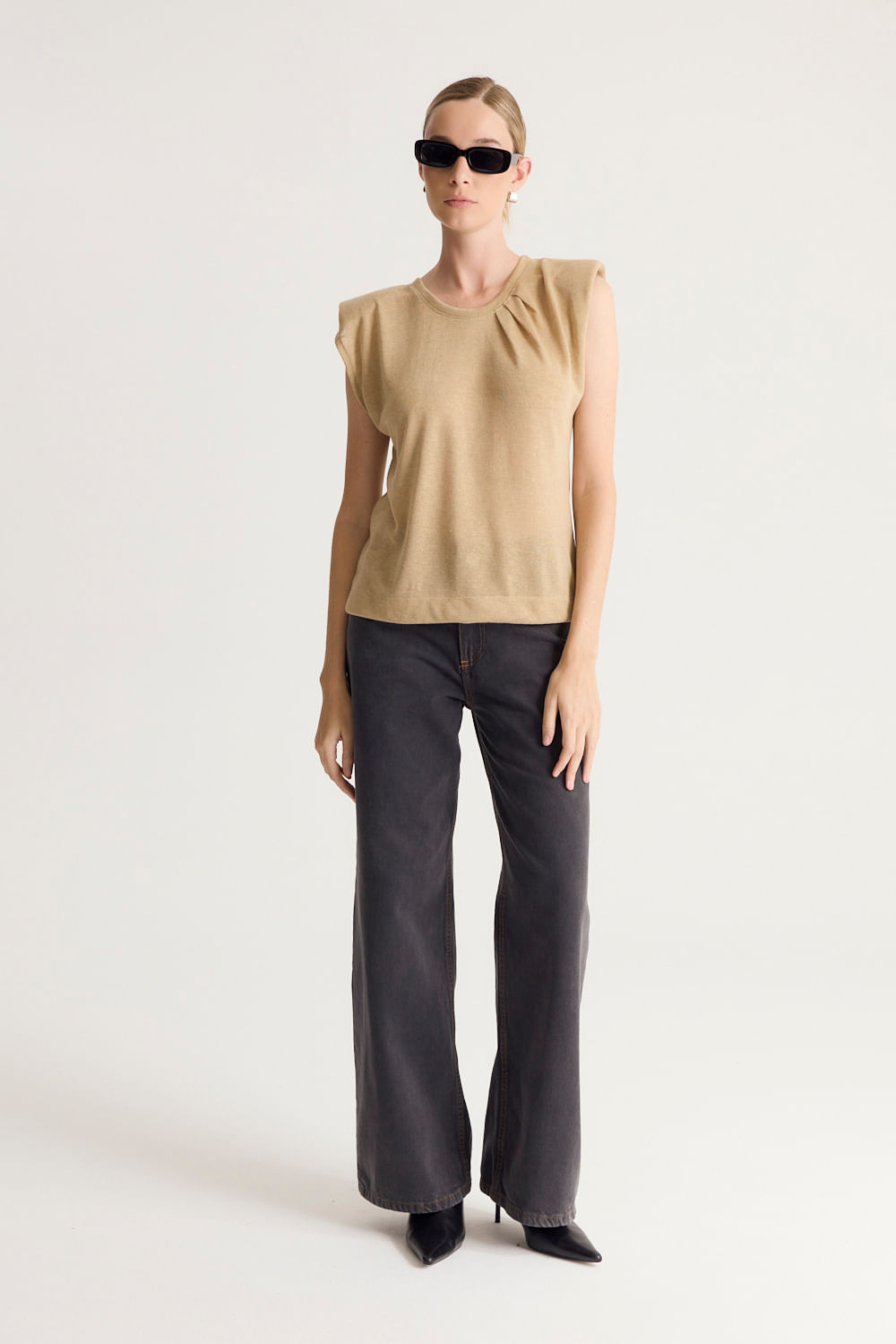 Remera shoulder lipa de Desiderata