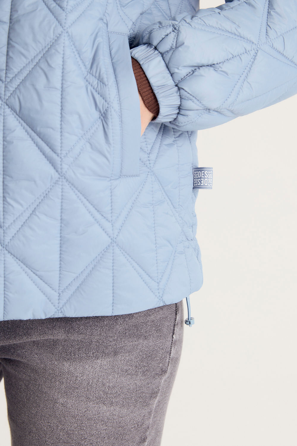 CAMPERA ULTRA LIGHT HOOD — imagen 7