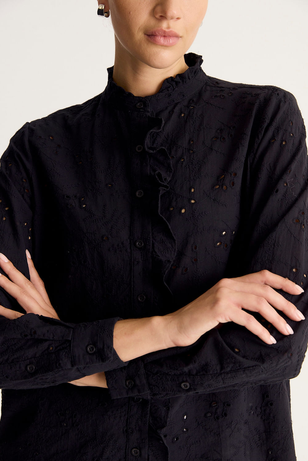 Camisa broderie con ruffles y cuello de Desiderata — imagen 3