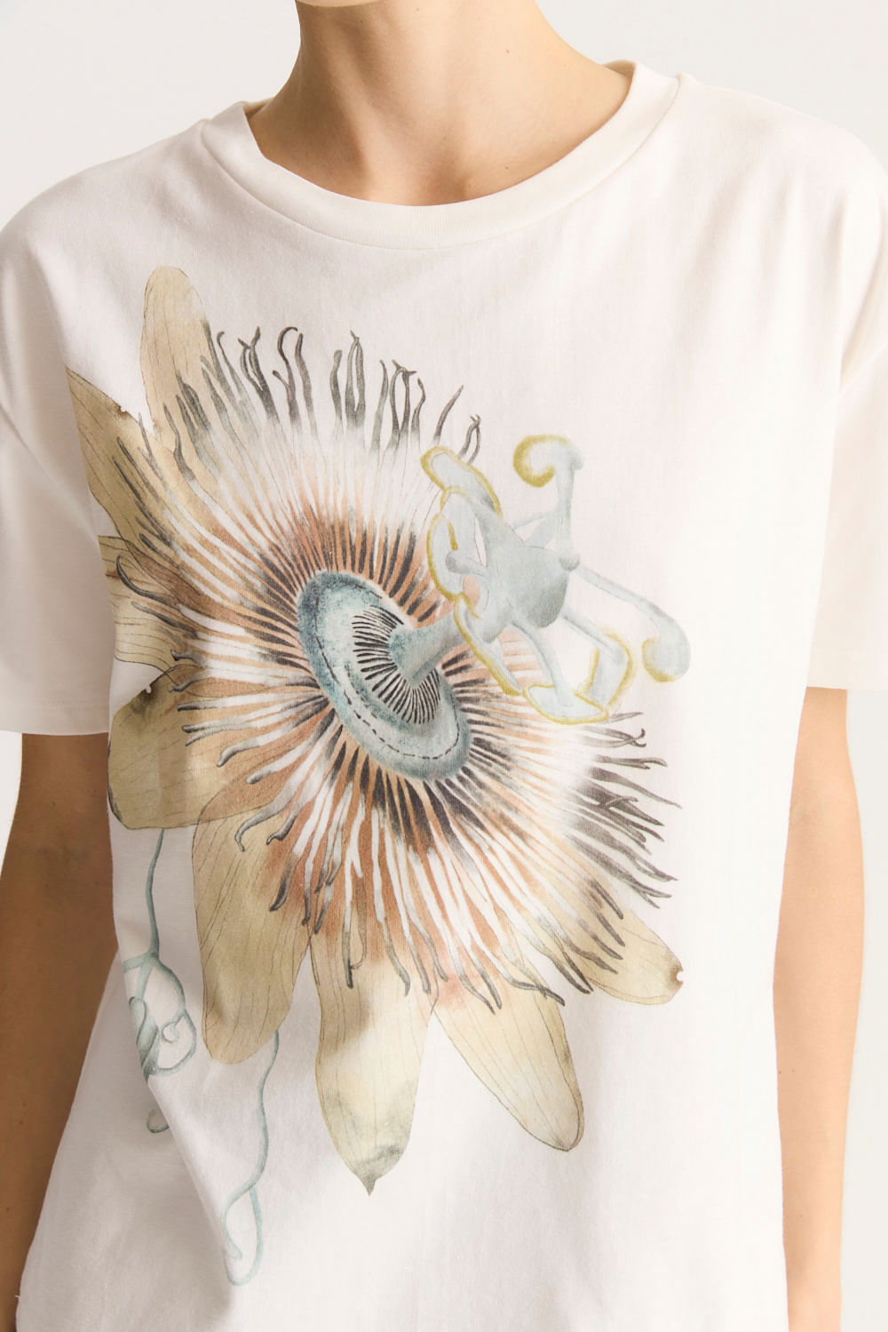 REMERA COTTON PRINT FLOWER — imagen 2