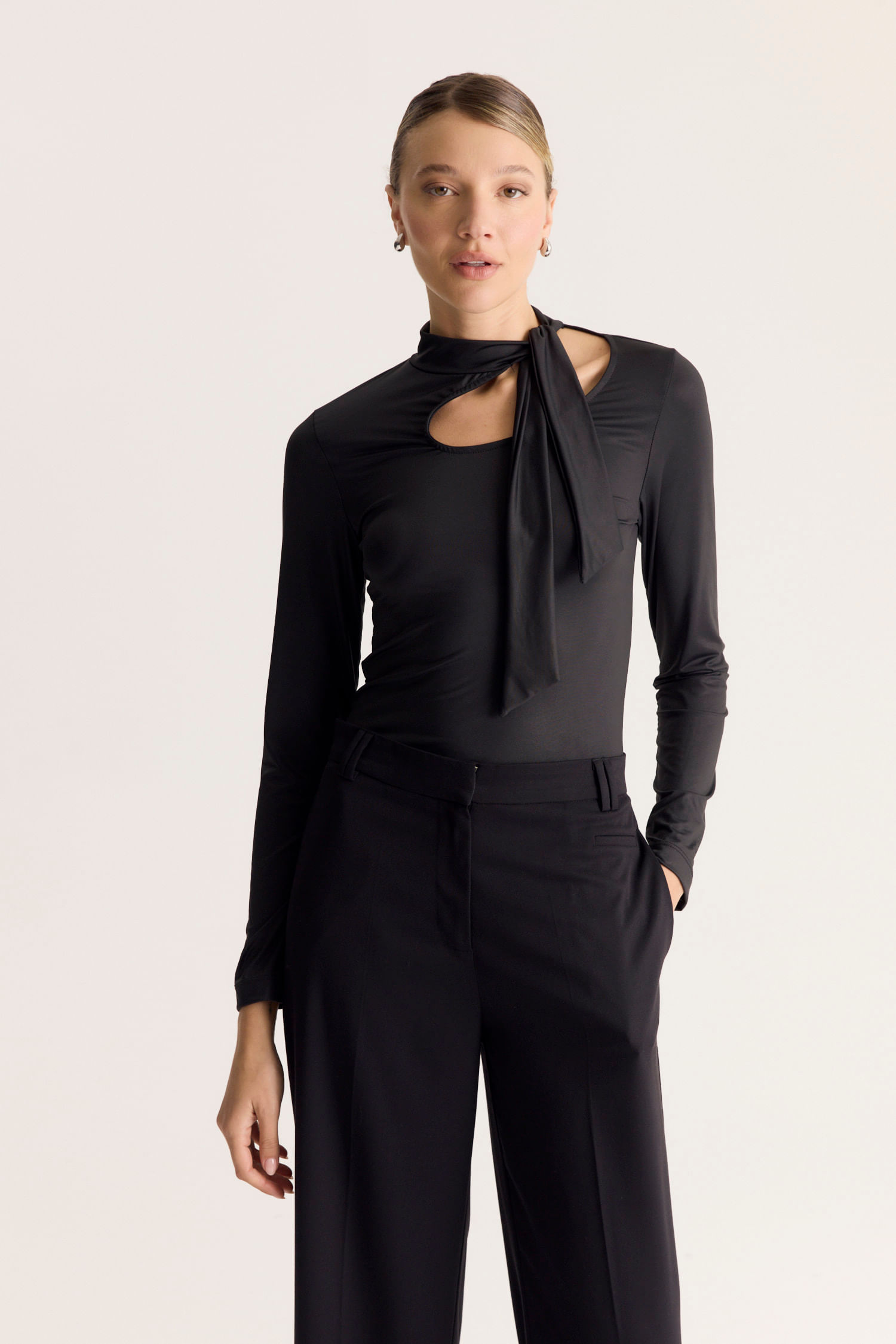 REMERA BOW NECK TAYLOR