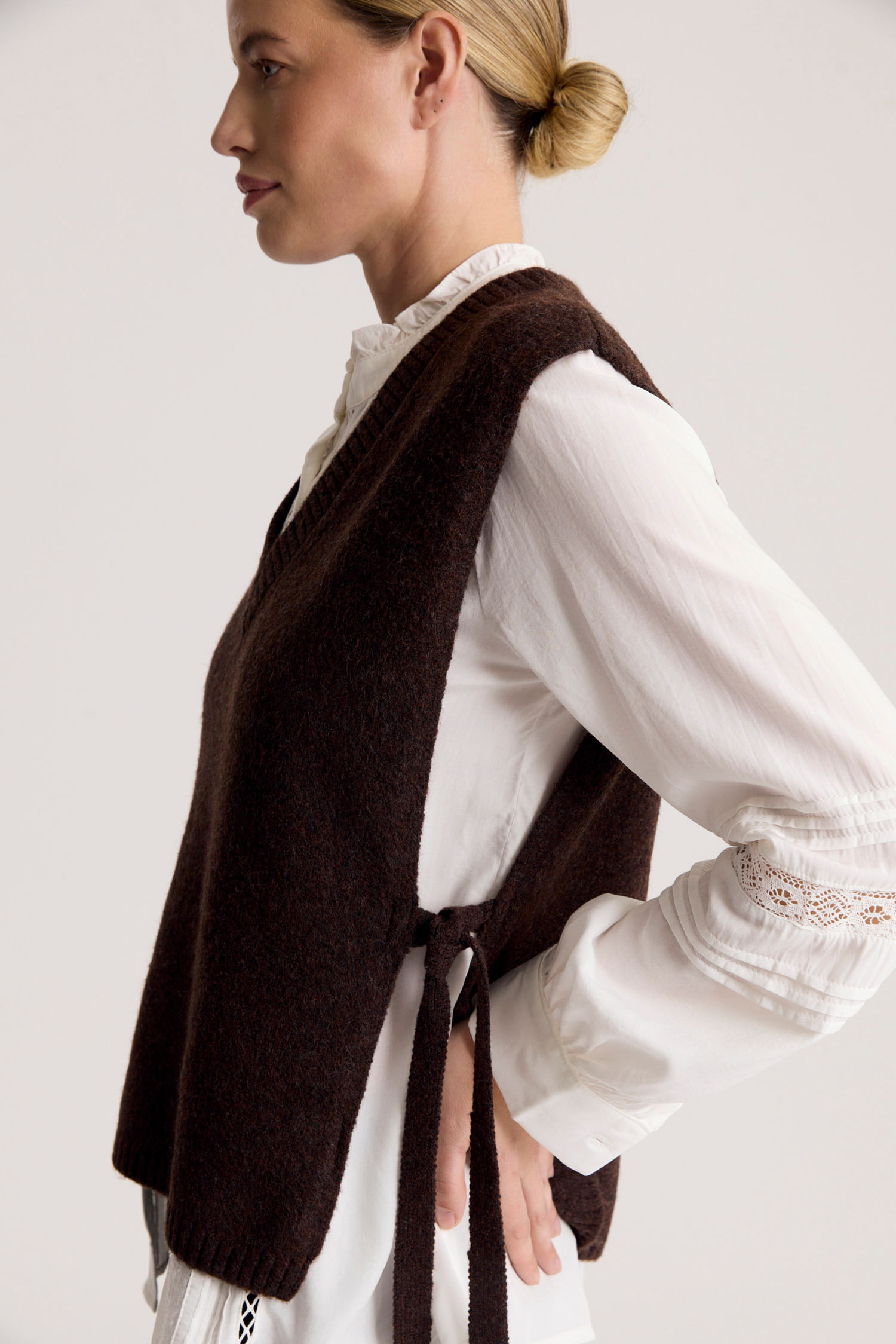 CHALECO V NECK SLIT — imagen 3