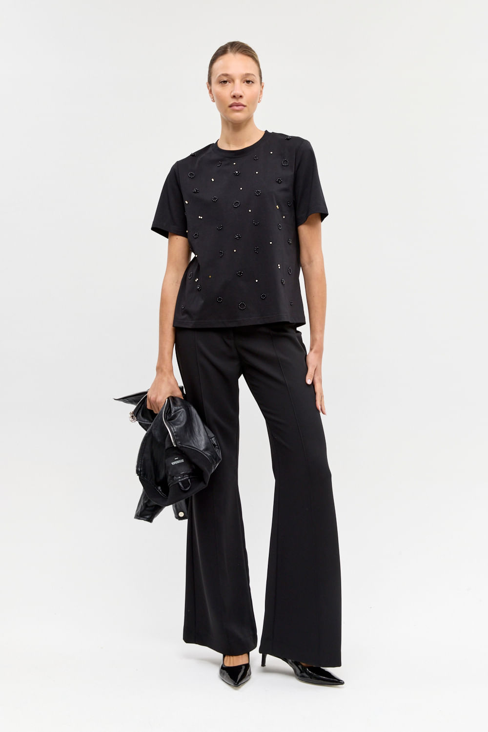 REMERA EMBELLISH PEARLS — imagen 3